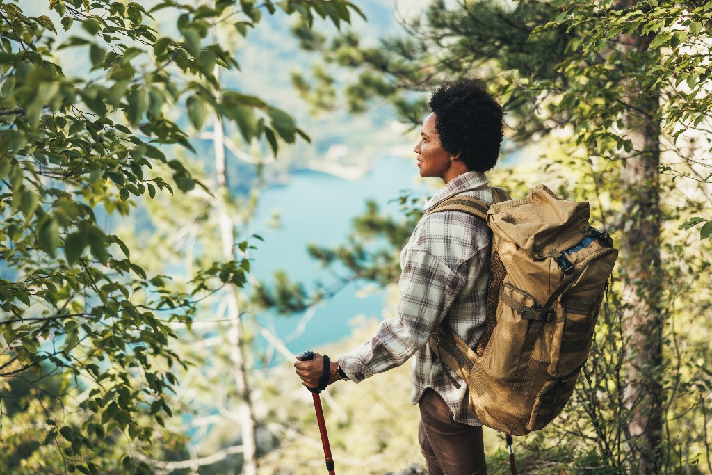Solo traveler hiking above Raystown Lake